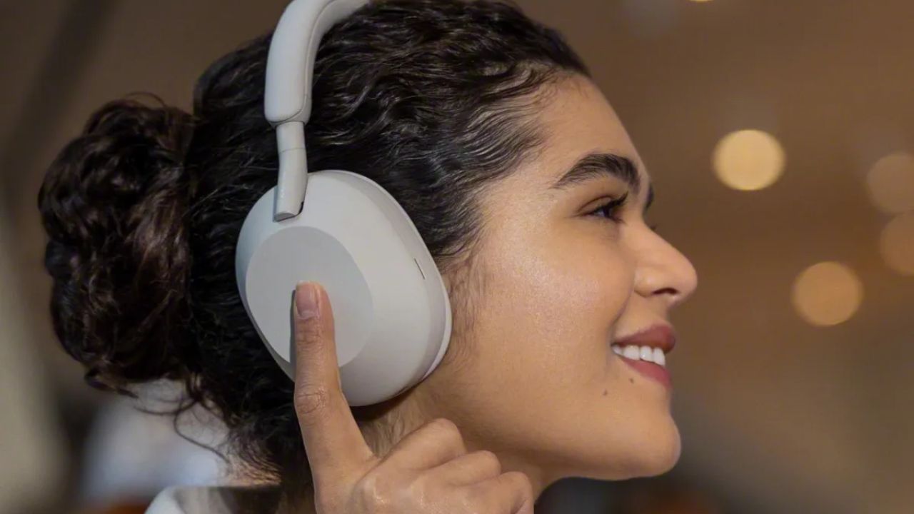 Best Headphones Under 1000