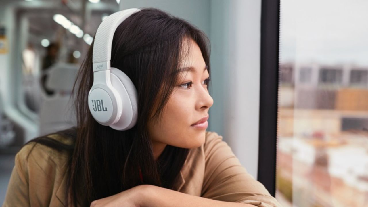 Headphones Under 2000