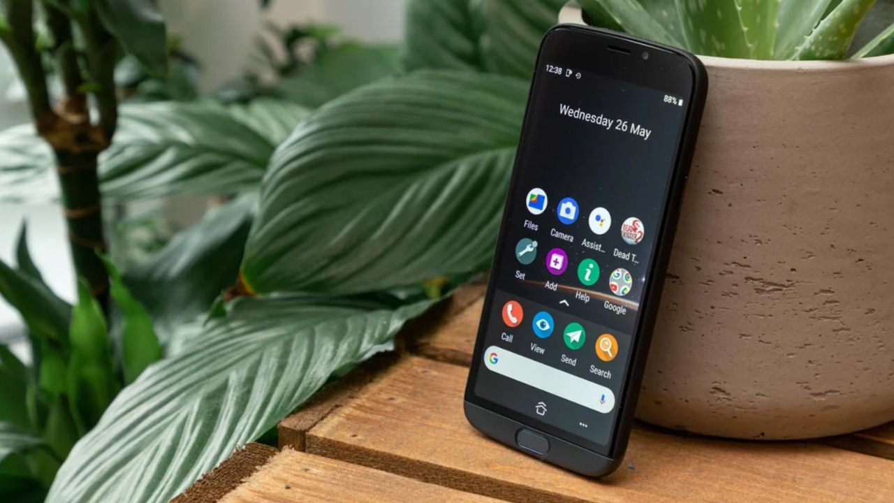 Best Phones for Parents & Elderly (Simple UI-Big Battery)