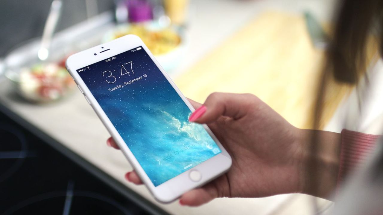 Best Phones with Clean Software (No Bloatware) Under ₹15k
